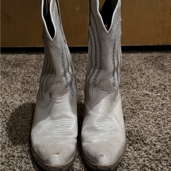 Sterling River - White Western Heeled Boots - Picture 5 of 8
